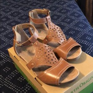EUC Earth Orgins Sandals size 10